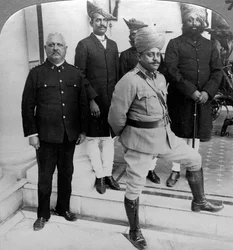 El Maharajá de Gwalior en casa, Madhya Pradesh, India, c1900s