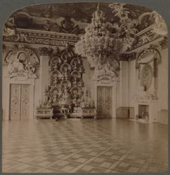 Sala del trono, Palacio Real, Berlín, con aparador cargado de platos y decoraciones regias, Alemania, 1903