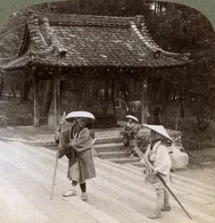Mujeres peregrinas en los escalones de Omuro Gosho este, Kioto, Japón, 1904