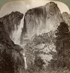 Punto Yosemite y cascadas Yosemite azotadas por el viento, Valle de Yosemite, California, EE.UU., 1902