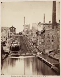 Plano inclinado en el canal Morris and Essex, Newark, Nueva Jersey, hacia 1870.