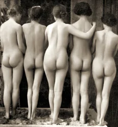 Quinteto de desnudos femeninos, c.1900