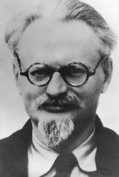 León (Lev) Trotsky, revolucionario ruso, líder comunista soviético, (1879-1940), en México, 1936, retrato policial mexicano.
