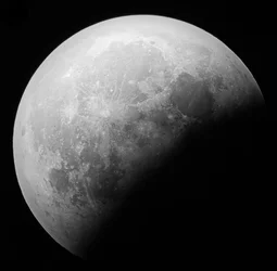 Diapositiva astronómica en placa de vidrio del eclipse lunar de Luna (1910)