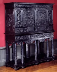 Gabinete en ébano Horatius Cocles, héroe romano, defiende el Puente Sublicio en Roma contra el ataque de los etruscos de Porsenna en 507 a.C. Alrededor de 1645 París. Museo del Louvre