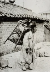 Vendedor de pollos, Corea, finales del siglo XIX