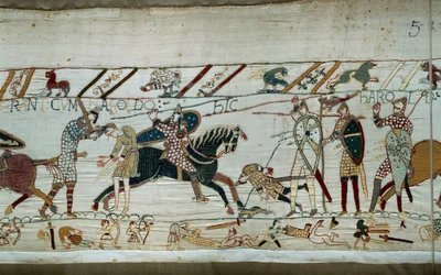 Conquista de Inglaterra por el Duque de Normandía Guillermo el Conquistador (1027-1087) en 1066: los normandos masacran a los ejércitos sajones, el Rey Harold es asesinado por una flecha en el ojo (detalle del tapiz de Bayeux o Bordado de la Reina Matilde)