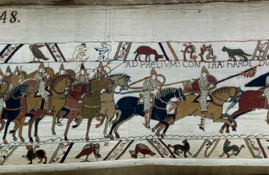 Conquista de Inglaterra por el duque normando Guillermo el Conquistador (1027-1087) en 1066: su ejército avanza hacia el de Harold II en Hastings (detalle del tapiz de Bayeux o bordado de la reina Matilde)