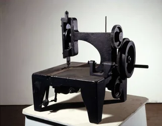 Primer modelo de máquina de coser Singer, mediados del siglo XIX
