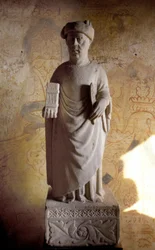 Francesco Petrarca (1304 - 1374) (Petrarca), poeta italiano. Estatua del siglo XIV. Casa de Petrarca en Arquà cerca de Padua