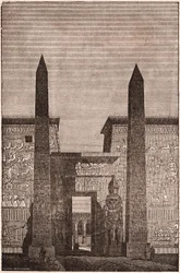 Vista frontal de una reconstrucción de los obeliscos de Luxor en Egipto
