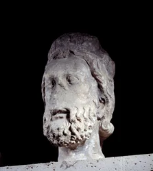 Cabeza del Rey de Judá de la Catedral de Notre Dame de París (circa 1220-1230, París, Museo Nacional de la Edad Media, Termas de Cluny)