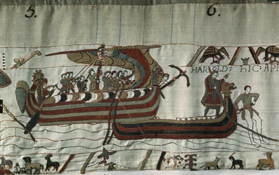 Secuestrado por la tormenta, el barco de Harold II (1022 - 1066) (un drakkar) encallado en la costa de Ponthieu - Tapiz de Bayeux, conocido como Bordado de la Reina Matilde