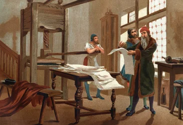 Johannes Gutenberg (1400-1468), impresor alemán, imprimiendo la primera hoja de la Biblia (Hombres y Mujeres Célebres)