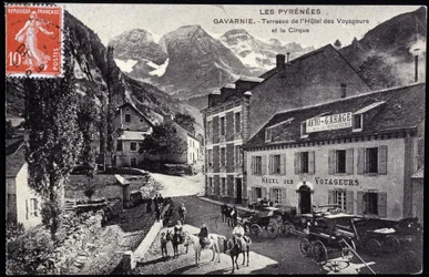 Los Pirineos, Gavarnie: terraza del Hotel des Voyageurs y el circo - postal, finales del siglo XIX