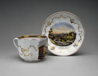 Taza y platillo de presentación