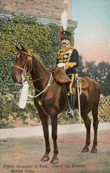El príncipe Alejandro de Teck a caballo, c.1905 (tarjeta postal)