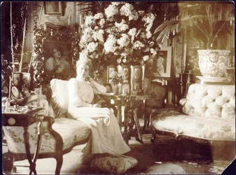 La princesa Zinaida Yusupova en el salón familiar del Palacio Yusupov de San Petersburgo