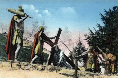 El Calvario de Lourdes (Vía Crucis) (llevando la Cruz): III Estación - Jesús cae bajo el peso de su Cruz.