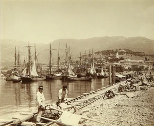 La construcción de un muelle en Yalta. Foto de la albúmina