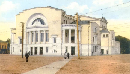El Teatro Volkov en Yaroslavl (Iaroslavl). fototipia