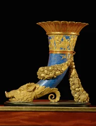 Jarrón Rhyton, conocido como las "cornetas antiguas" de ...