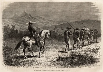 Voluntarios en camino a Cali, una larga fila de hombres con las manos atadas a la espalda, conectados por una cuerda entre sí, una cuerda sostenida por un soldado a caballo, que los lleva a un campo de entrenamiento militar. Grabado para ilustrar el viaje 