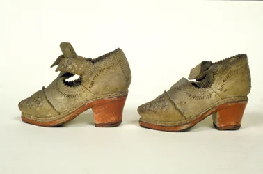 Modelo de zapato con tacón rojo del siglo XVII, Museo del castillo, Milán