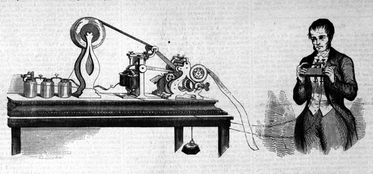 El inventor estadounidense Samuel Finley Breese Morse junto a su telégrafo. Grabado del siglo XIX
