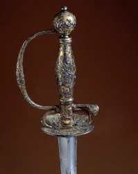 Armadura y platería: Guardia de oro y plata del siglo XVIII. París, Artes Decorativas