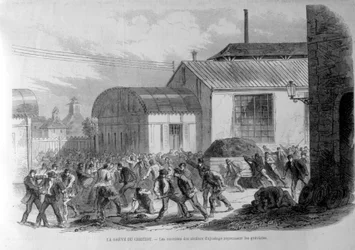 Huelga de Creusot. Los trabajadores de los talleres de ajuste repeliendo a los huelguistas. Grabado siglo XIX.