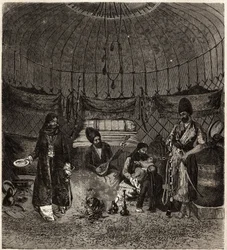 Dentro de una tienda turca (Turkmena, Irak), hogar de una familia, con un barhchi (músico, narrador) acompañado por el dutare para cantar o recitar poesía, estos artistas son muy apreciados. Grabado para ilustrar la historia de Henri de Blocqueville “14 me