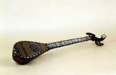 Laúd con cuatro cuerdas del siglo XVIII