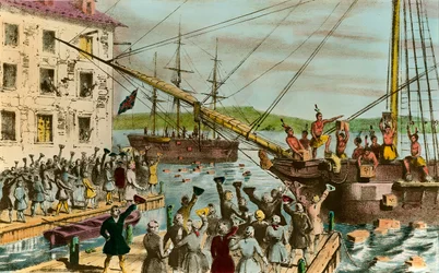 Representación del Motín del Té de Boston: durante la guerra de independencia de los Estados Unidos: revuelta de colonos americanos de origen británico contra los impuestos impuestos por el Parlamento inglés sobre el té y otros alimentos. Se disfrazaron