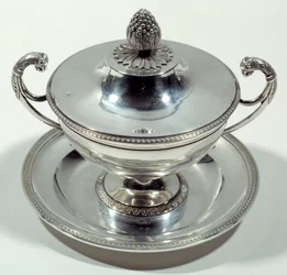 Copa de plata con tapa en forma de piña