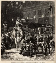 Saltimbanquis callejeros: malabaristas, equilibristas y acróbatas, en actuaciones nocturnas, en la Feria anual de Asaksa, Templo de Tokio. Grabado para ilustrar el viaje a Japón, por Aime Humbert, ministro de la Confederación Suiza, en 1863-1864, publicado