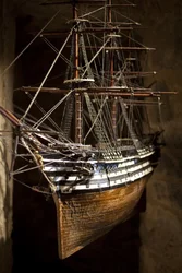 El Marengo. Modelo votivo, visto desde la proa, después de 1810. Modelo de madera, valiente y fibras vegetales. Museo Marítimo de Brest.