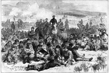 La Comuna de París en 1871. Comuneros de Belleville tomados prisioneros y custodiados por un destacamento de pacificadores en el Parque de Buttes Chaumont.