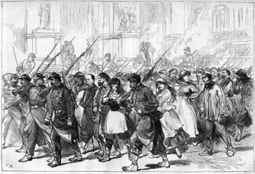 La Comuna de París en 1871. Convoy de Federados (comuneros) hechos prisioneros, pasando por la Plaza de la Ópera.