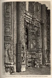 El pórtico tallado de un templo en Tripetty (o Tirupati, en Andhra Pradesh), un importante lugar de peregrinación hindú. Grabado para ilustrar el viaje a las provincias meridionales de India, por Alfred Grandidier, en 1862-1864, publicado en “Le tour du mo