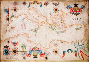 Este tipo de carta de mar en vitela se originó en el Mediterráneo en el siglo XIII, hacia 1610 (manuscrito).