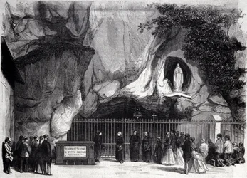 Vista de la cueva de Lourdes en los Altos Pirineos donde la Virgen se apareció a Bernadette Soubirous (1844-1879) en 1858, lugar de peregrinación actual. Grabado del siglo XIX