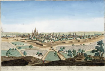 Vista de la ciudad de Milán, Italia con la catedral y las fortificaciones. Grabado del siglo XVIII