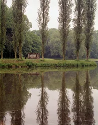Vista de la tumba del filósofo suizo Jean Jacques Rousseau (1712-1778) en Ermenonville (Oise)