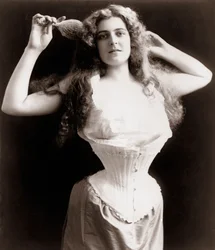 Mujer Usando Corsé