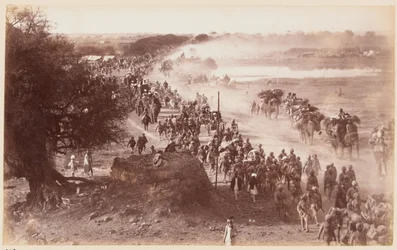 Batería de montaña en marcha durante el Campamento de Ejercicio de Delhi