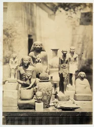 Estatuas arqueológicas - en "Álbum de fotos del 1er Museo de El Cairo" fundado por Auguste Mariette Bey