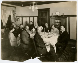 Arthur Schomburg y William Edouard Scott con otros