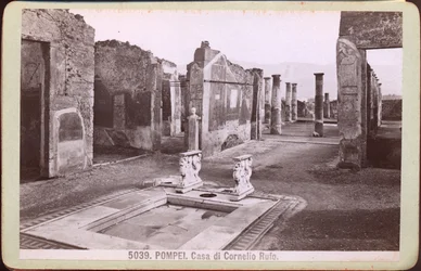 Casa de Cornelius Rufus en Pompeya, hacia 1880 (fotografía)