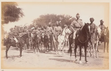 Caballo de la India Central en marcha durante el campamento de ejercicios